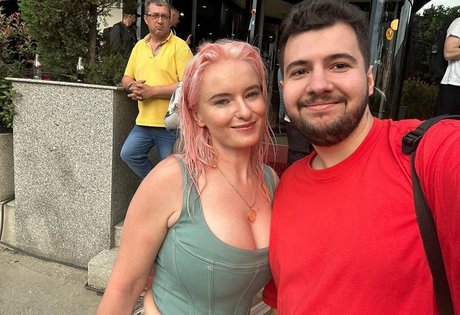 nacktstrip onlyfans kunst schöne bilder