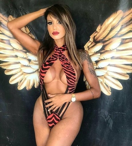 zierliche brünette nur fans xxx kunst archiv