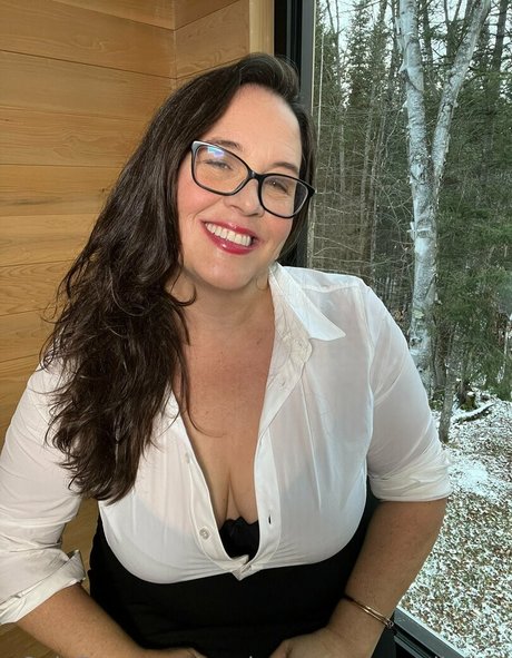 buxomemmanuellefree model hübsche galerie