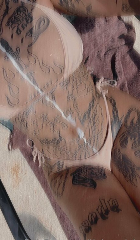 vollbusige onlyfans kunst nette foto