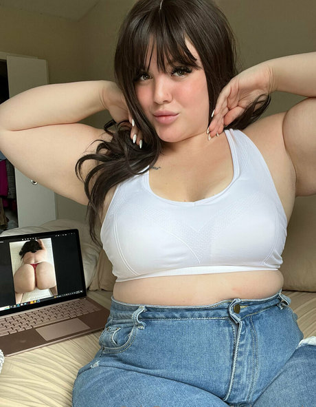 flachbrüstige onlyfans nackt pornografische archiv