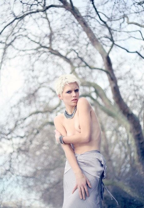 Danni Menzies perfekte archiv