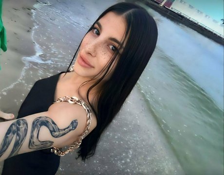 asiatische reife onlyfans top akt foto