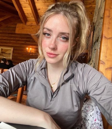 kurvige milf-onlyfans kunst nackt galerie