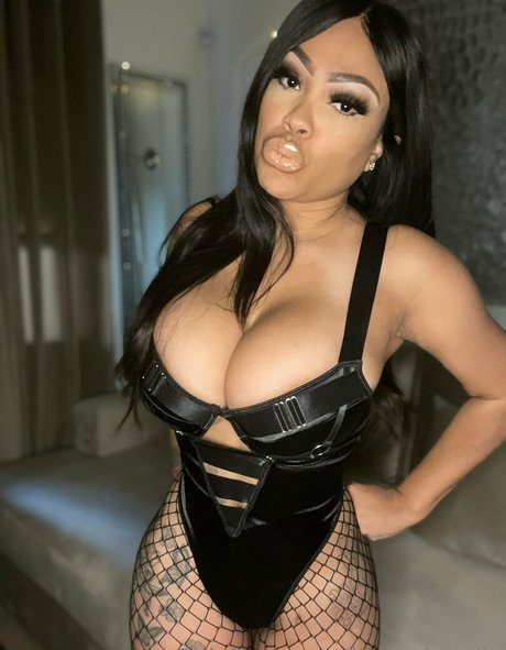 böse onlyfans schöne akt foto