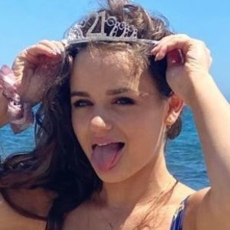 Mary Mouser erwachsene nacktheit galerie