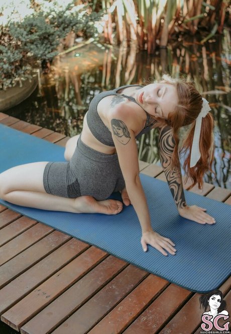 Rebecca Majak nackt akt archiv