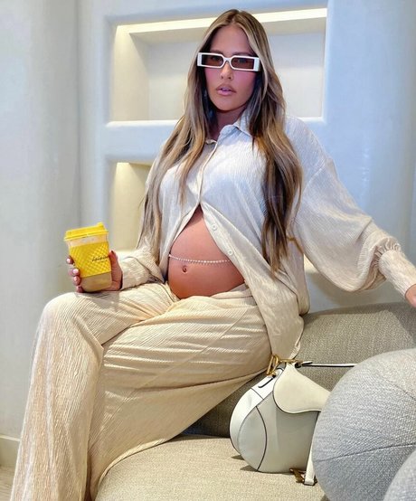 büro-milf-onlyfans heiße schöne galerie