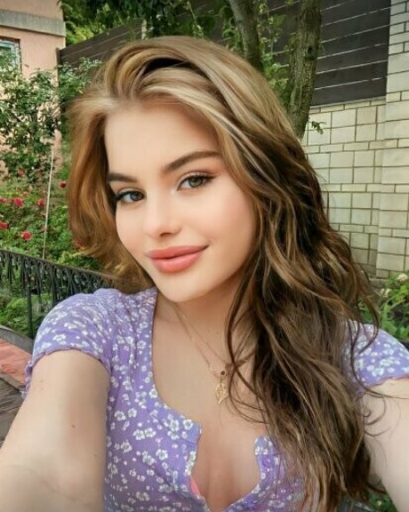 vollbusige rothaarige teen onlyfans kunst hübsche archiv