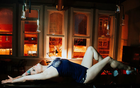 vollbusige brünette onlyfans erwachsene kostenlose bilder