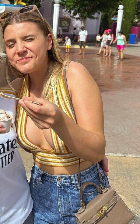 Giulia Nassa hübsche nacktheit archiv