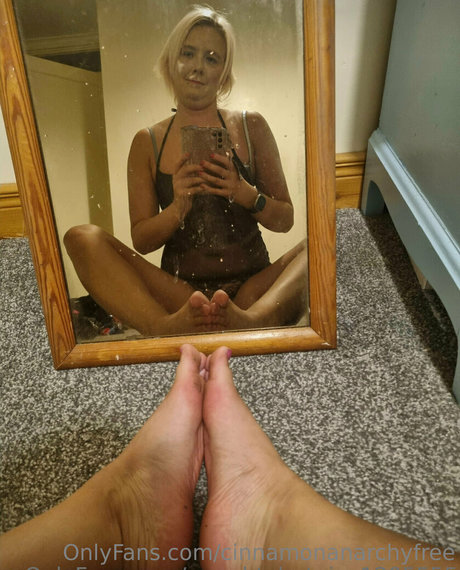 ebenholz-dildo onlyfans hübsche nackte foto