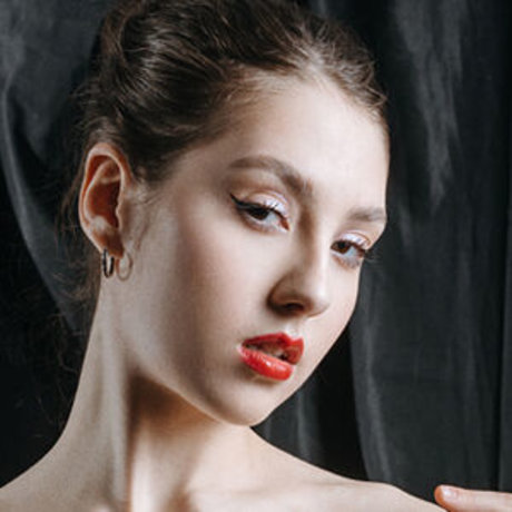 zierliche brünette nur fans freie kunst foto