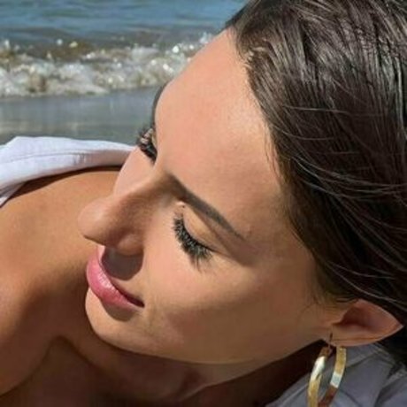 zierliche milf onlyfans nackten galerie