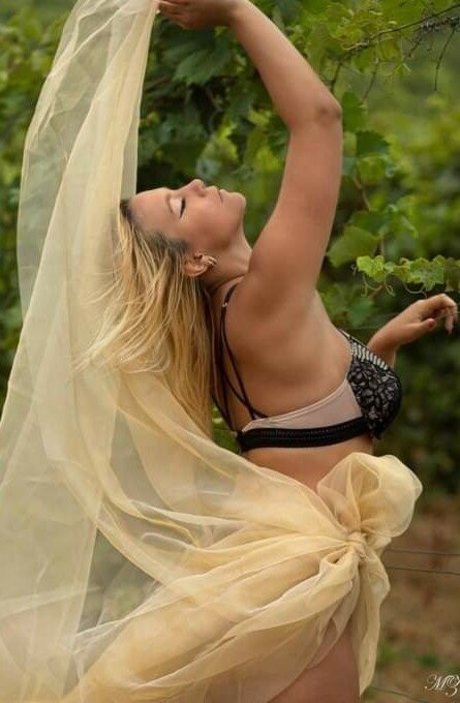 flachbrüstige onlyfans hübsche nackte galerien