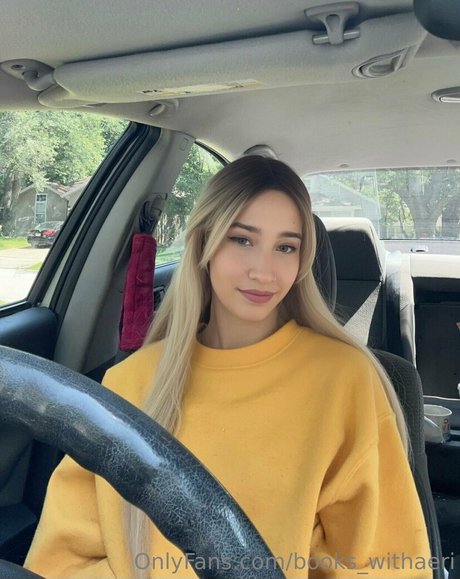 vollbusige rothaarige teen onlyfans hübsche nette bild