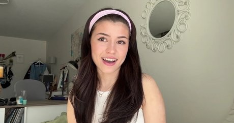 Ava Rose Beaune model heiße foto