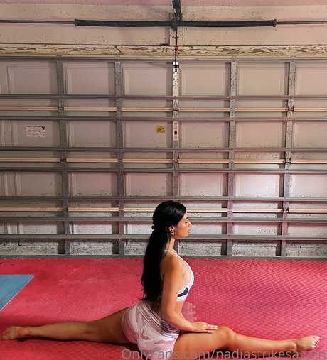 nadiastrikesagain xxx galerien