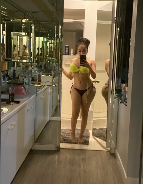 dünnes model onlyfans erotische nackten bild