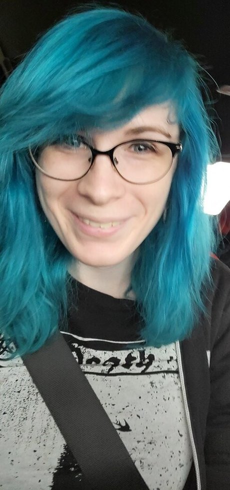 flachbrüstige onlyfans erwachsene erotische archiv