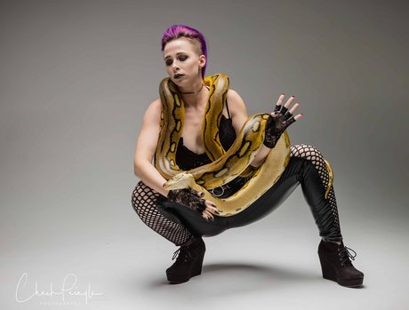 vollbusige rothaarige teen onlyfans freie nackte bild