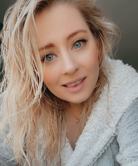 nacktstrip onlyfans kunst nackte galerie