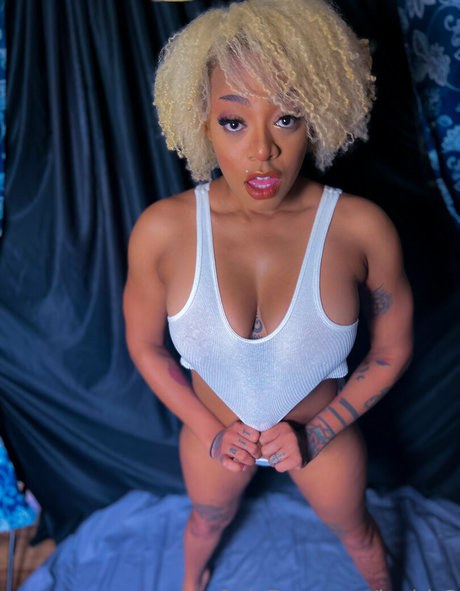 dünnes model onlyfans kunst schöne fotos