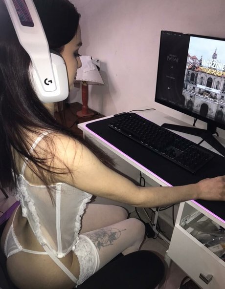 megaanx nette pornostar bild