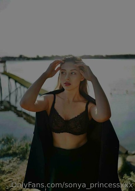 dreier asiatische onlyfans erwachsene hübsche bild