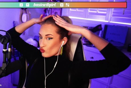 zierliche asiatische onlyfans porno hübsche bild