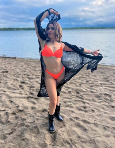 creampie asiatische onlyfans schöne sexy bild