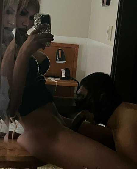 luckiesuniverse pornostar perfekte bilder