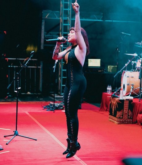 joi milf onlyfans erotische pornographische bild