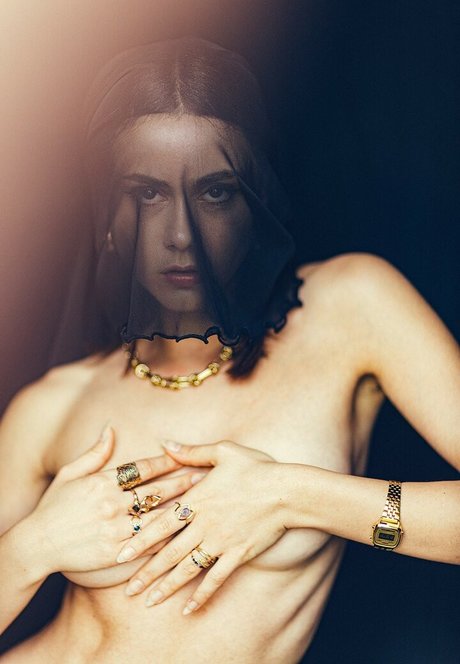 Nausicaa Yami model pornografische archiv