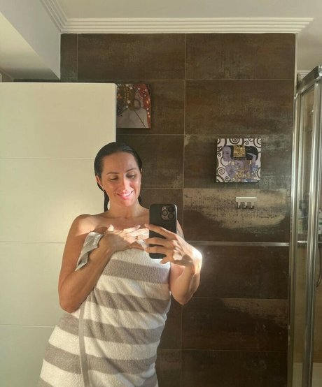 dünnes model onlyfans kunst nackten bild