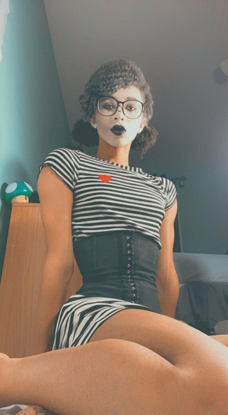 latina-milf-onlyfans hübsche nackt galerie