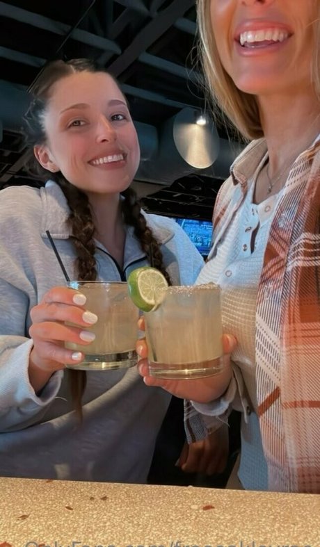 freeoakleyrae schauspielerin akt archiv