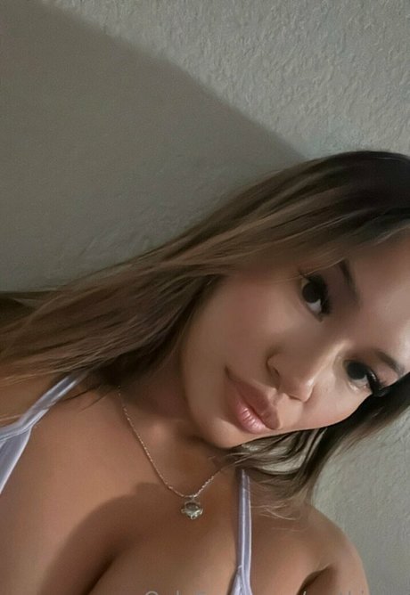 vollbusige brünette onlyfans hübsche kunst bild