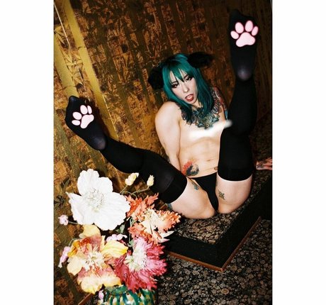 Azumi Puri top perfekte fotos