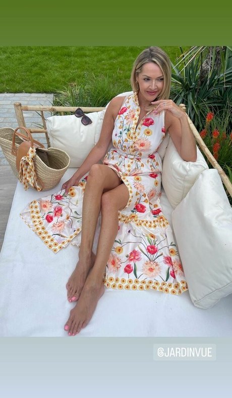 Mel Lowe nackt galerien