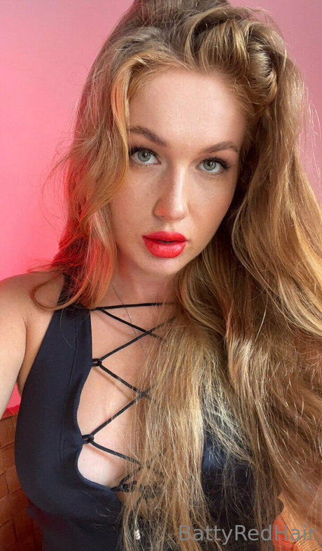 batty red hair sexy exklusive bilder