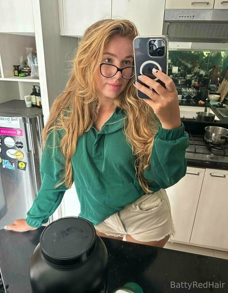 batty red hair nackt kunst fotos