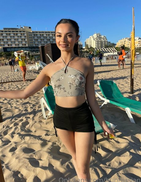 bunniasian model fotos