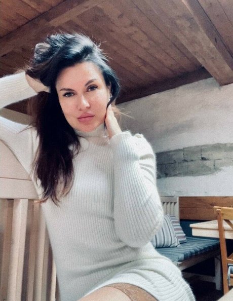 Elena Ptena nackt schöne bilder