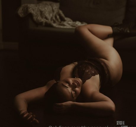 asiatische pawg-onlyfans erotische kunst bild