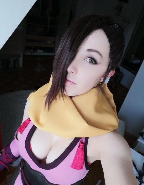 Pink Fluffy Kitchicorn model sexy foto