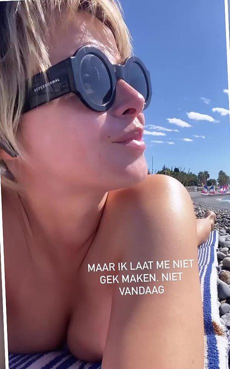 strandblondine onlyfans kostenlose akt bild