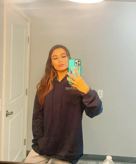 Miranda Cosgrove erotische erwachsene archiv