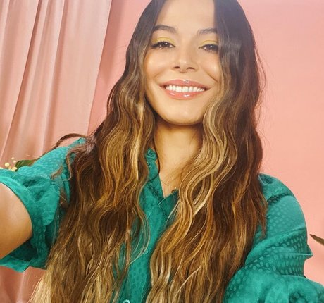 Miranda Cosgrove top freie bilder