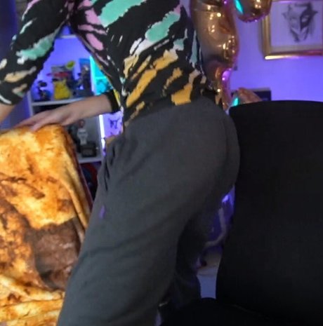 Lowco exklusive nackt foto